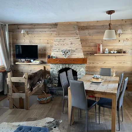 Apartment De Rose House