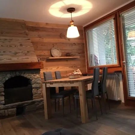 Apartment De Rose House Courmayeur